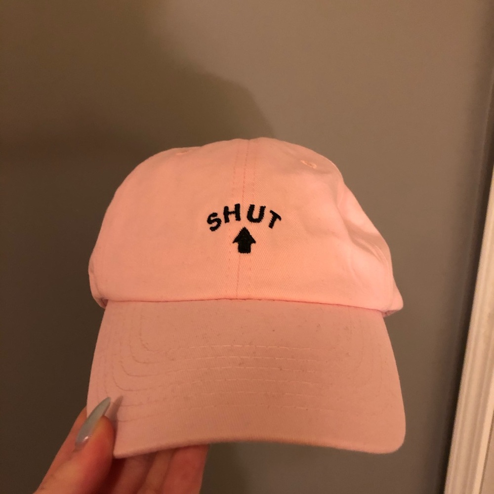 pink hat